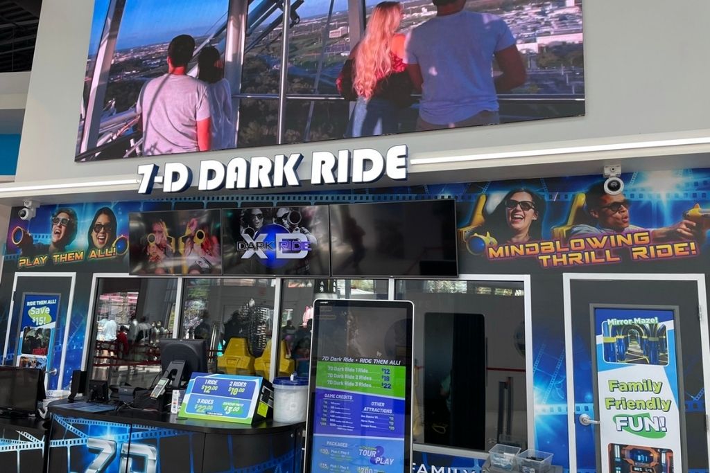7D Dark Ride is a fun experience where you can compete with friends for high score on a realistic simulation