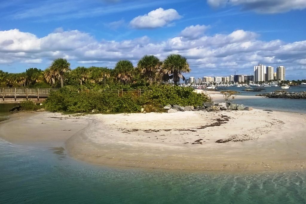 Peanut Island is one of the best spots in Florida and is popular for its beach, camping, and snorkeling