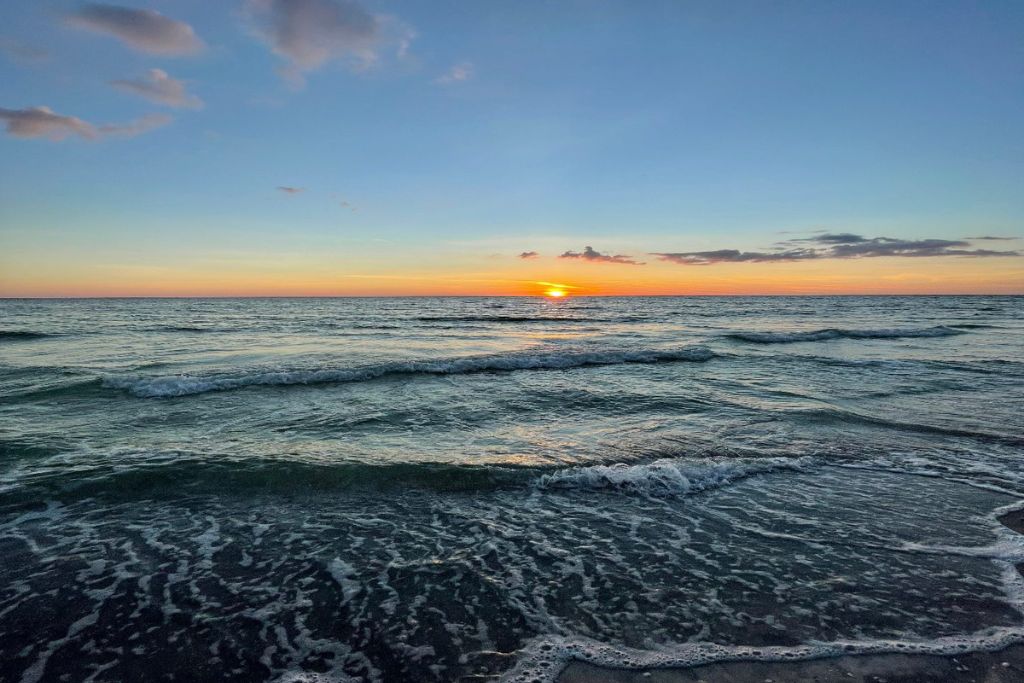 Located north of the popular Siesta Key is the hidden gem of Sarasota Beach. This town holds some breathtaking beachfront with few disruptions. 