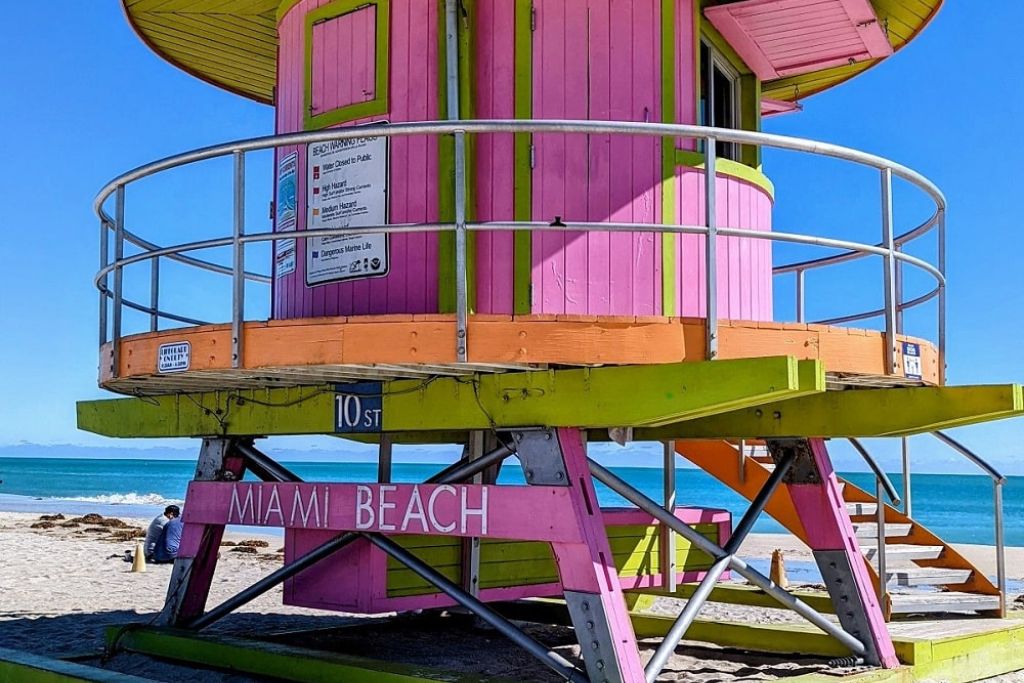 If you’re visiting South Florida, you can’t miss checking out one of the most famous beaches in the US — Miami Beach! 