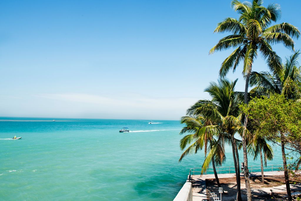 With its white sand beaches, clear water, and island vibes, the Florida Keys are most similar to Hawaii.