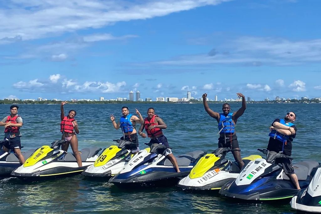 Single riders will love making waves in Miami Beach on jet skis designed for solo riders. 