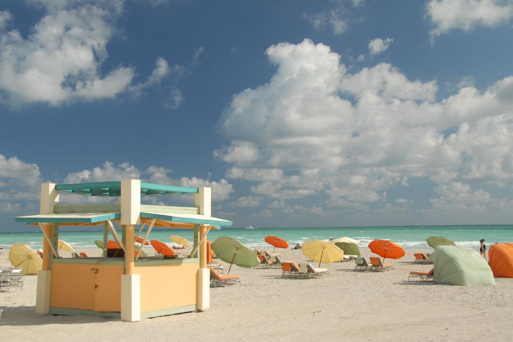 Consistently rated one of the top beaches in the world, South Beach is a popular destination to<br />
bring the family.
