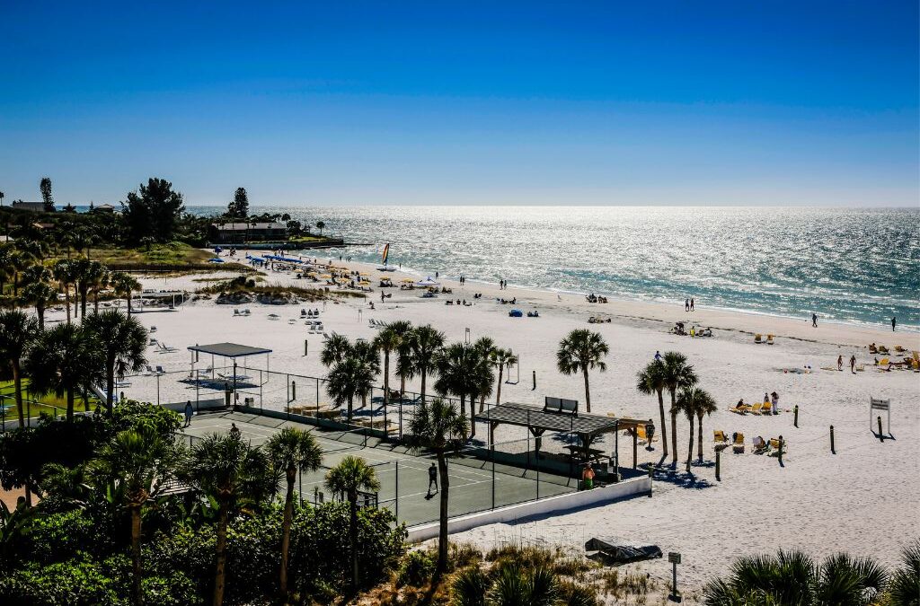 This post covers the best routes and stops to make on your road trip from Orlando to Siesta Key