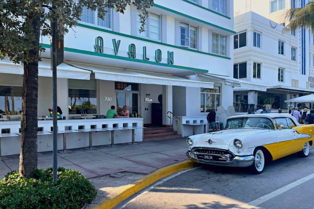 The Avalon Hotel is in an awesome location: only a ten-minute walk from the Lincoln Road Mall, and a whole plethora of restaurants, shops, and galleries.
