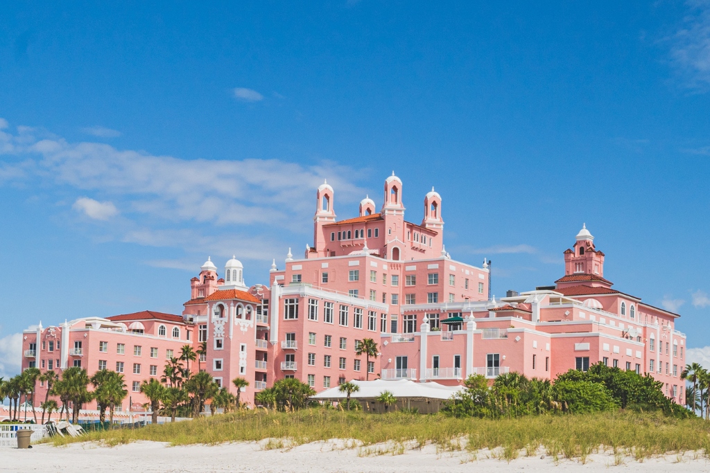 Exterior view of the pink building of the Don CeSar Hotel i St. Pete Beach