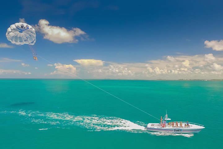 On this Key West parasailing tour, you'll have the opportunity to experience one of the very best activities in the Florida Keys!