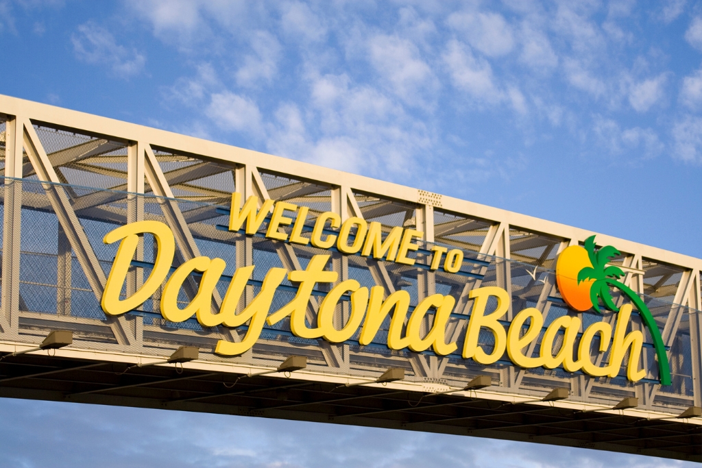Welcome to Daytona Beach sign