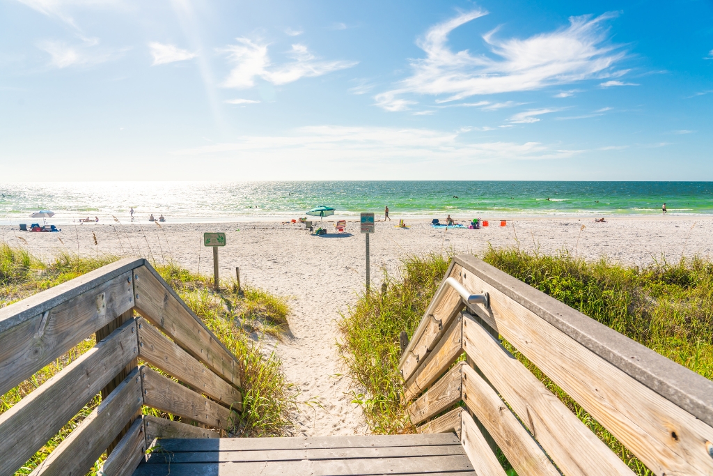 Found in a quaint beach town, Indian Rocks Beach is another popular beach near Clearwater that draws in visitors from all over.