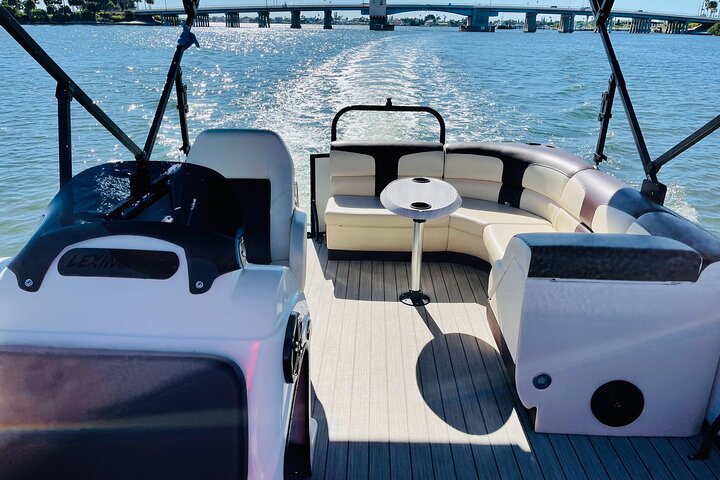 This captained pontoon boat takes you on a stunning four-hour cruise with up to 9 of your friends or family members. 