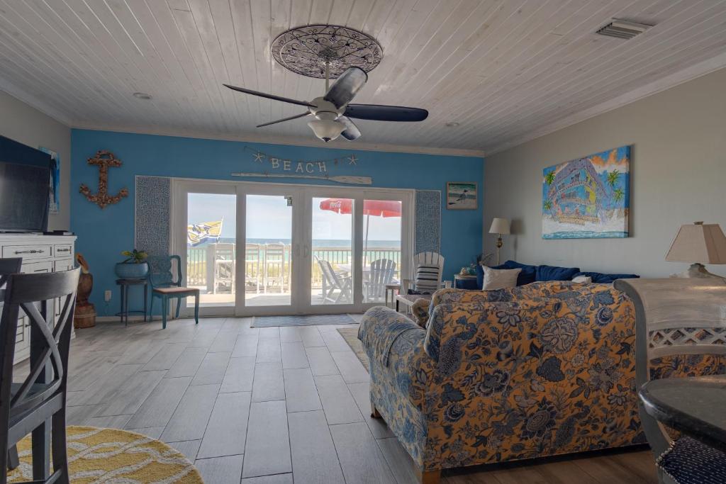 big living room of The Nautical Gulf Blvd Townhouse with amazing beachfront at Navarre FL USA
