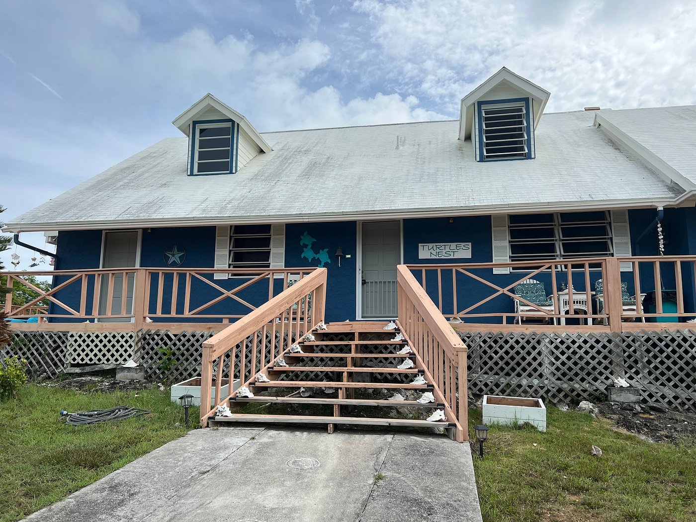 front view of the Turtles Nest Rental in Bahamas<br />
