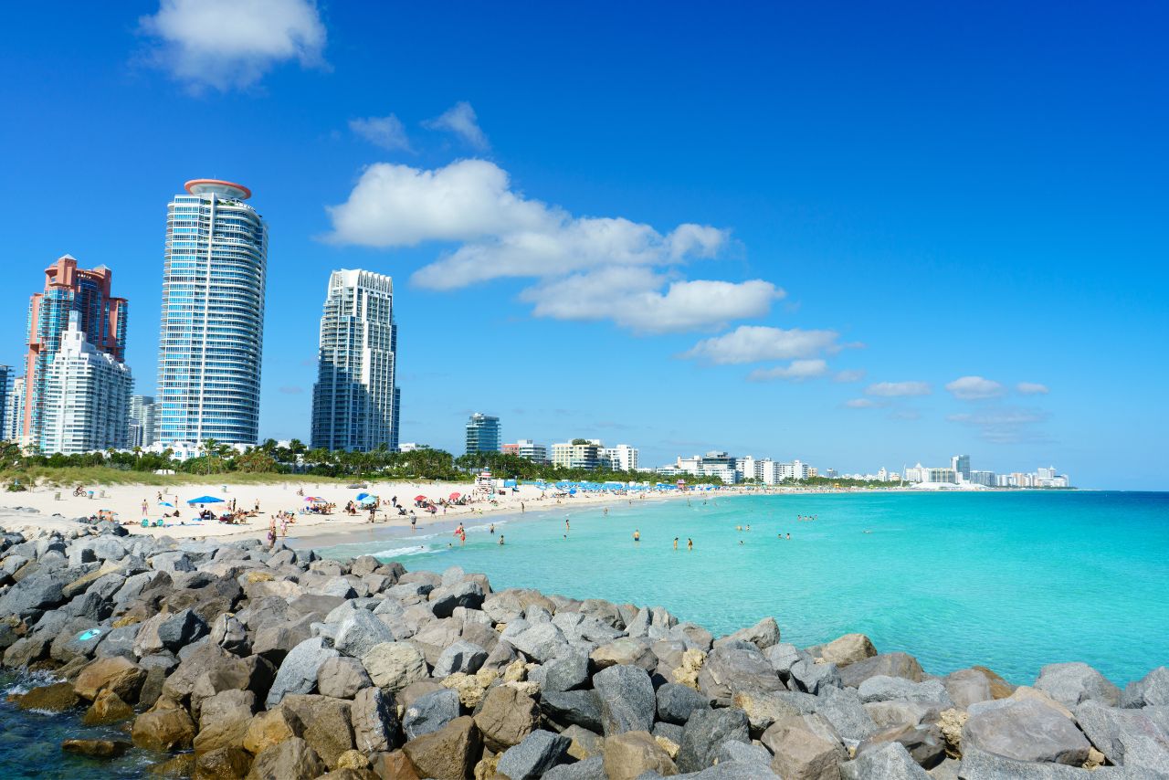 Located at the southern tip of Miami Beach, South Pointe Beach is a stunning area. 