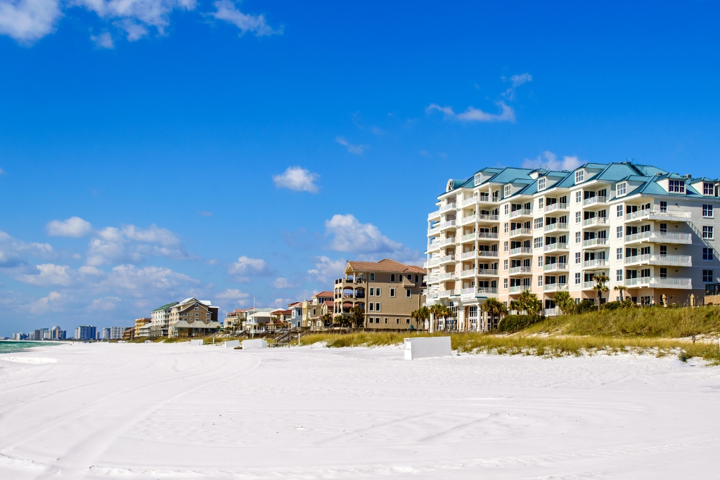 hotel and vacation rental in the beachfront of Destin in Florida