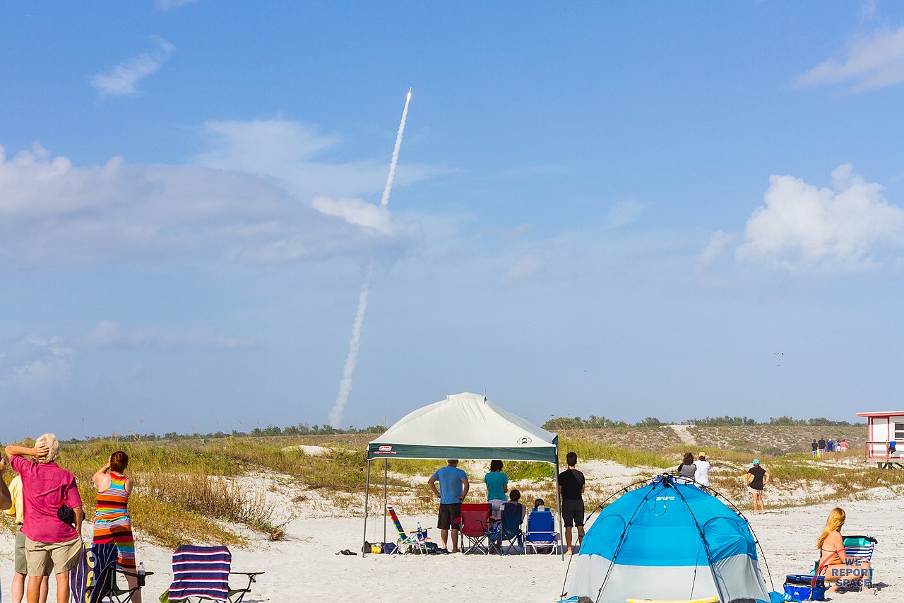 At 2:13pm (ET) on Sunday, December 18, 2016, United Launch Alliance would successfully launch the #EchoStarXIX advanced communications satellite atop an #AtlasV rocket. This is the view from Jetty Park Beach in Port Canaveral, Florida. (Photos by Michael Seeley)