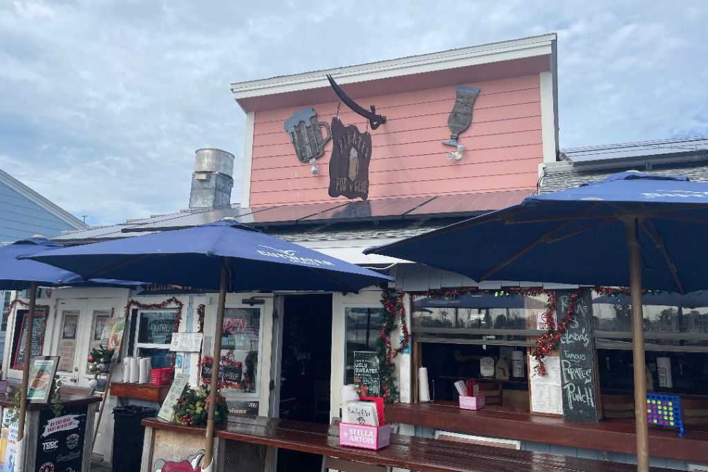 If you're in the mood for a casual, pirate-themed hangout with great food and strong drinks, Pirate’s Pub & Grub is a must-stop in John’s Pass.