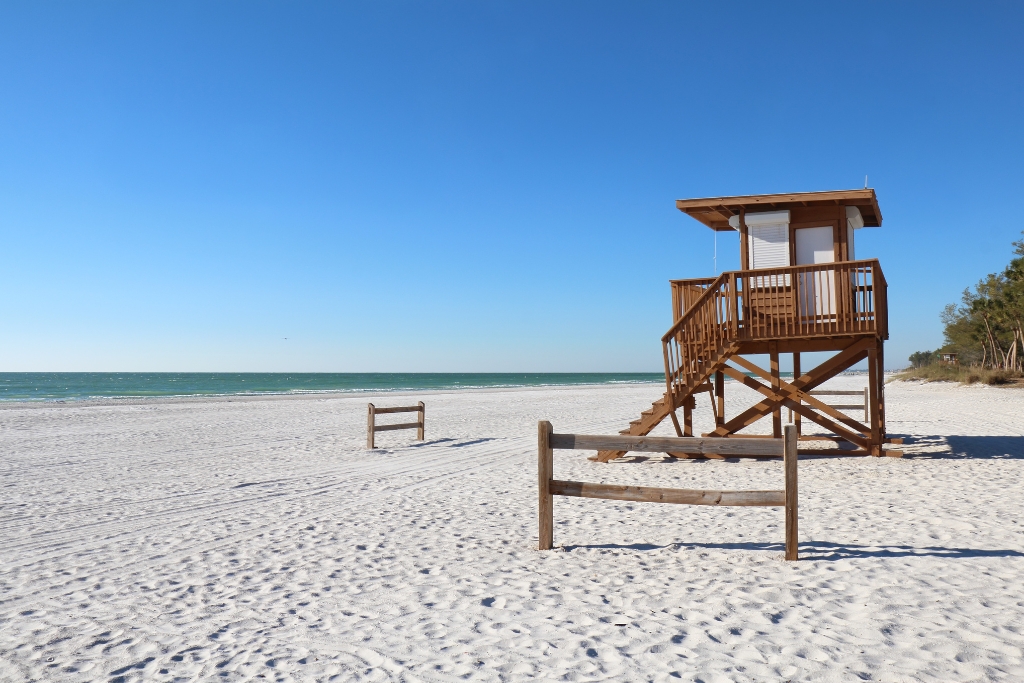lifeguard station on the white sand beach of Coquina Beach in Anna Maria Island