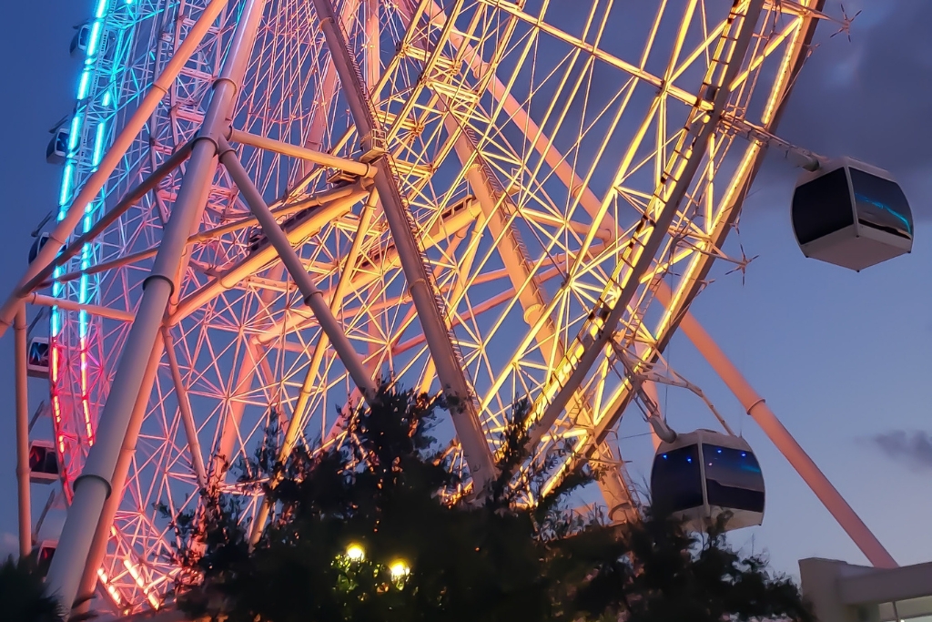 colorful ferris wheel at night in ICON Park Orlando