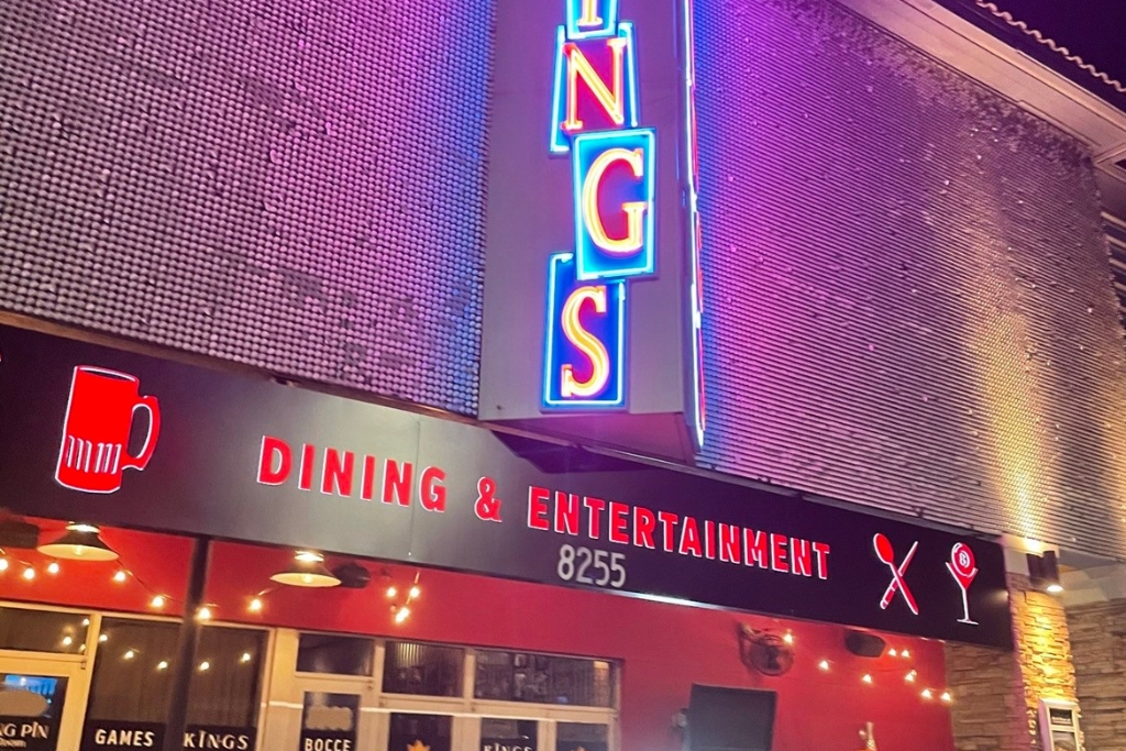 entrance at the Kings Dining and entertainment restaurant in Orlando
